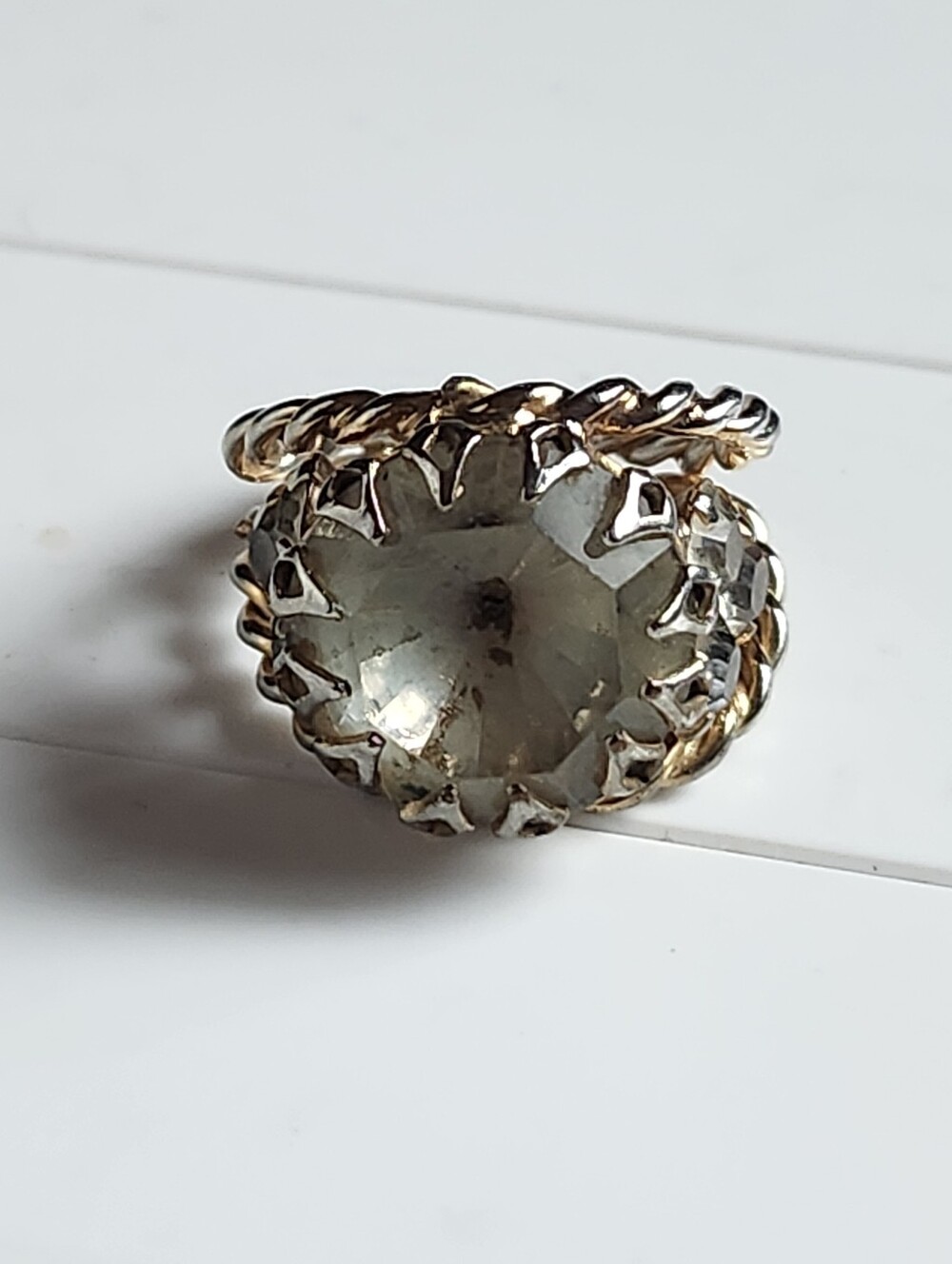Vtg Gold-Tone Twisted Rope Statement Ring with Pale Green Faceted Stone